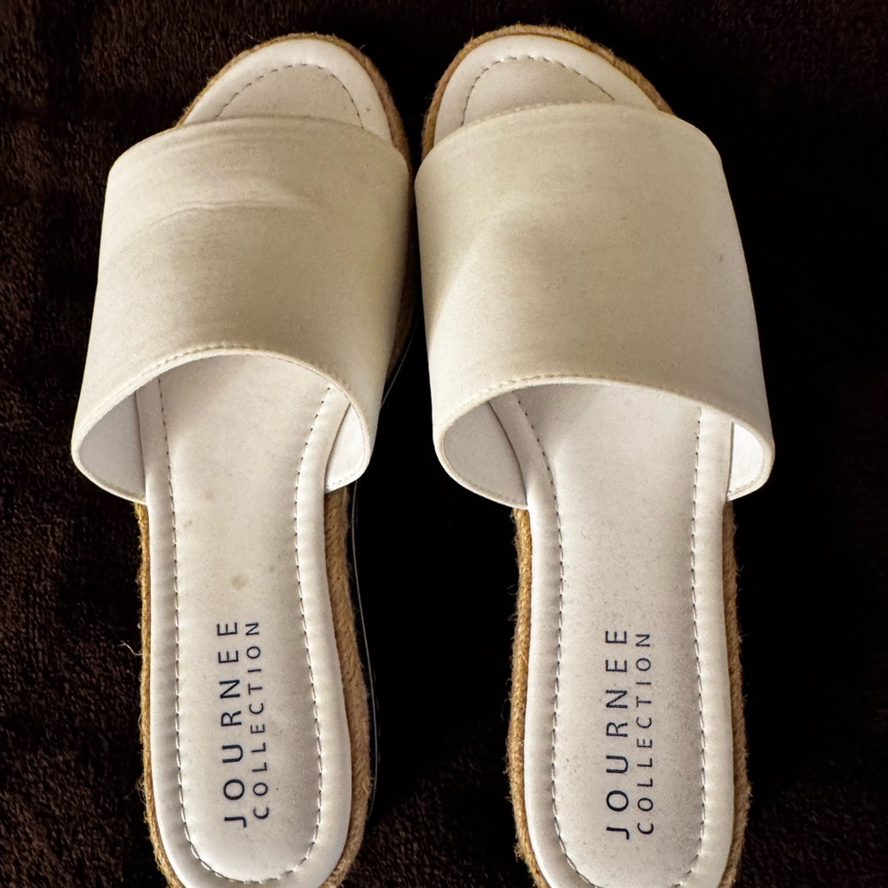 Journee Collection Women's White Slide Sandals size 11.